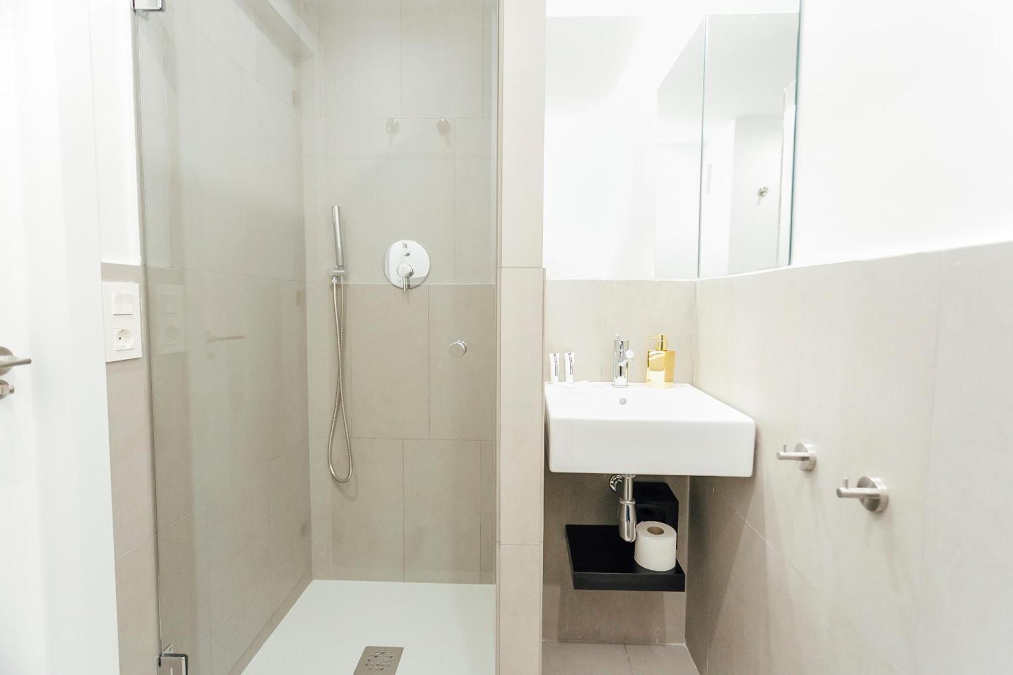 Апартаменты Decorated And Renovated- 2Bd 2Bth- Center Севилья Экстерьер фото
