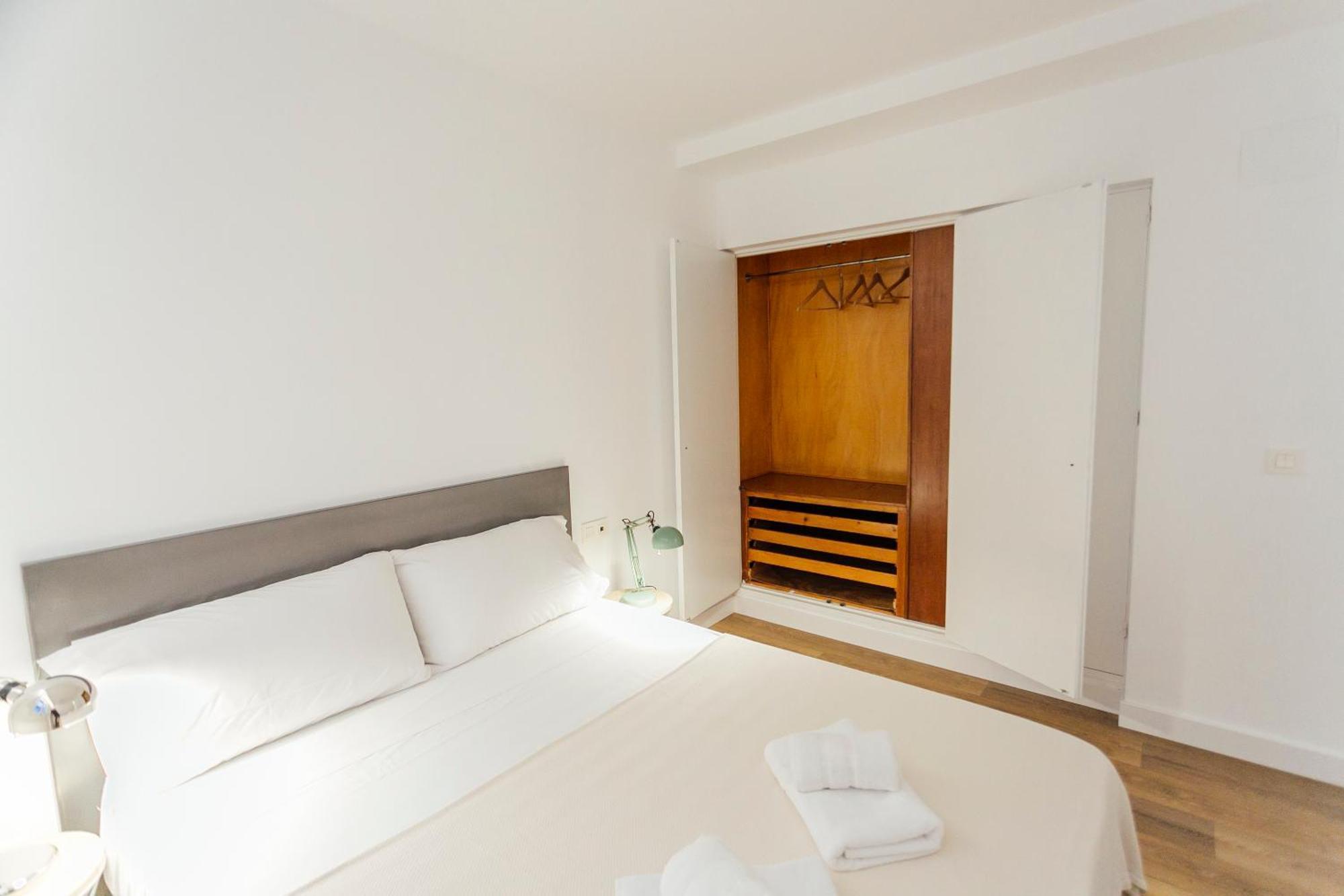 Апартаменты Decorated And Renovated- 2Bd 2Bth- Center Севилья Экстерьер фото