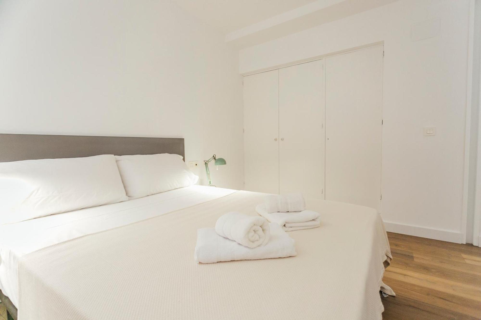 Апартаменты Decorated And Renovated- 2Bd 2Bth- Center Севилья Экстерьер фото